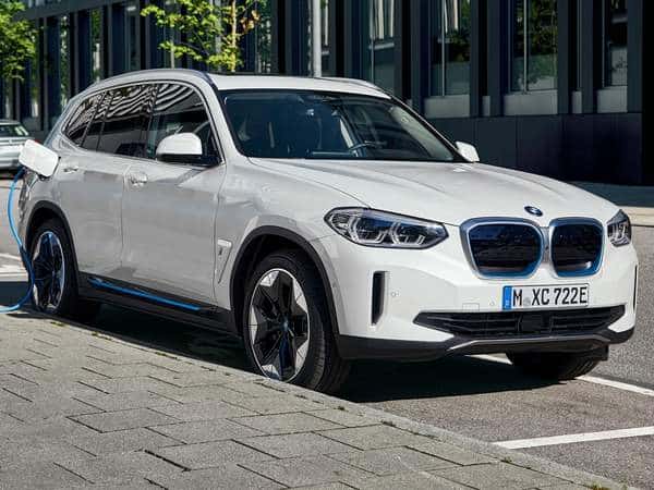 Les meilleurs SUV électriques - BMW iX3, blanc, vue de face