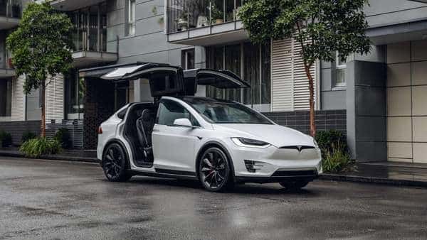 Les meilleures voitures électriques d'occasion : La Tesla Model X, une éclaboussure dans l'eau