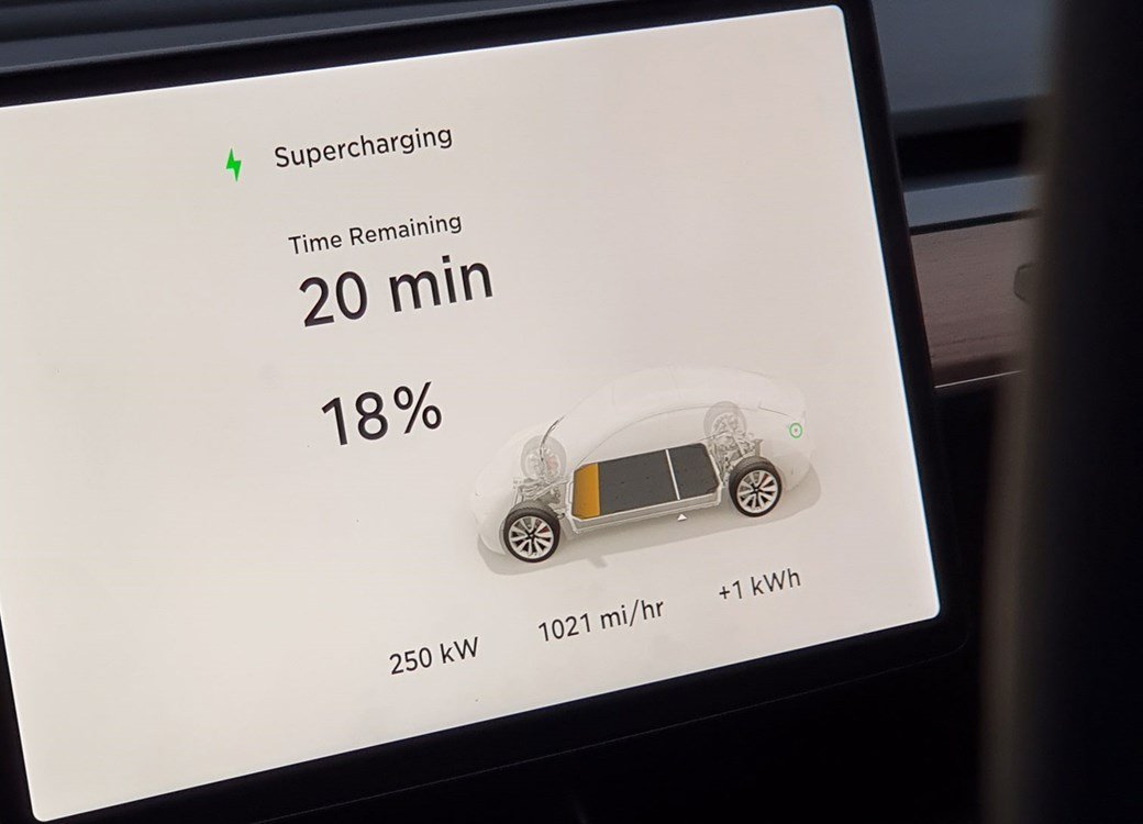 Tesla Supercharger V3 - plus de 1600 km d'autonomie à l'heure !
