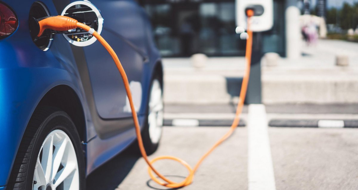 Peut-on apprendre à conduire une voiture électrique ?